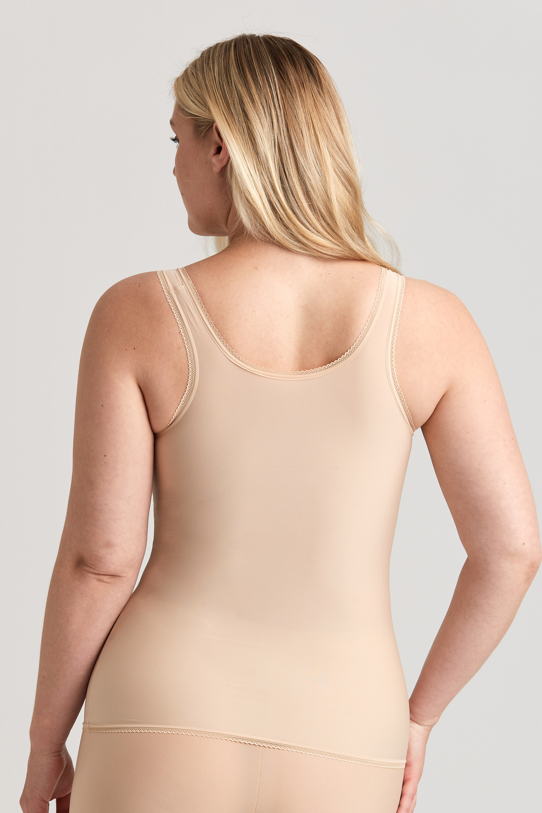 Cool Sensation - Thin camisole with lace detailing made from