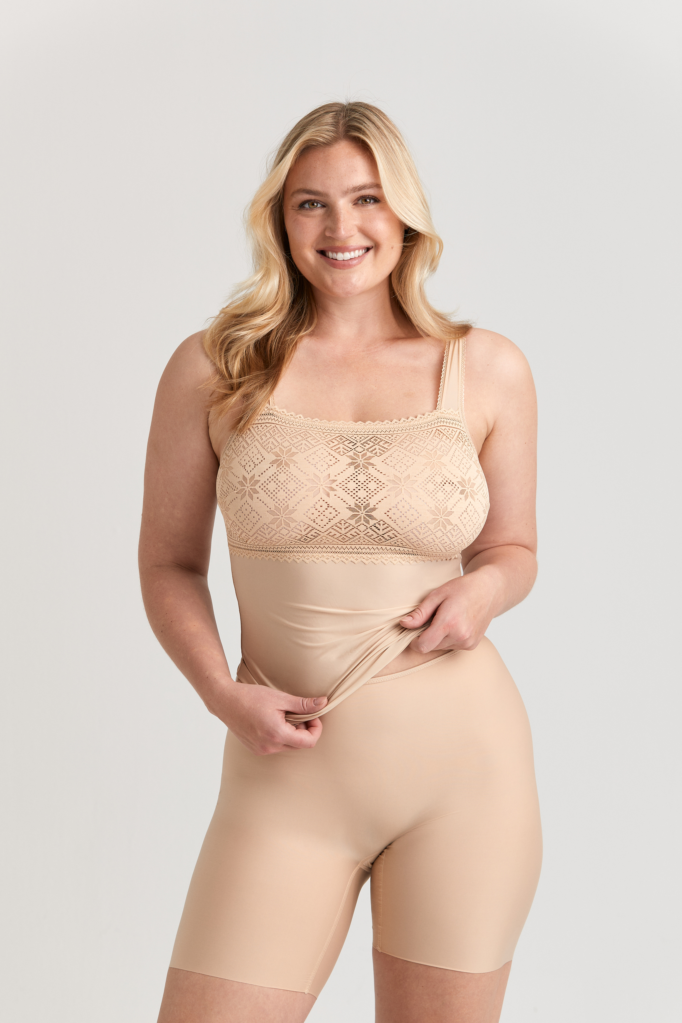 Cool Sensation - Thin camisole with lace detailing made from