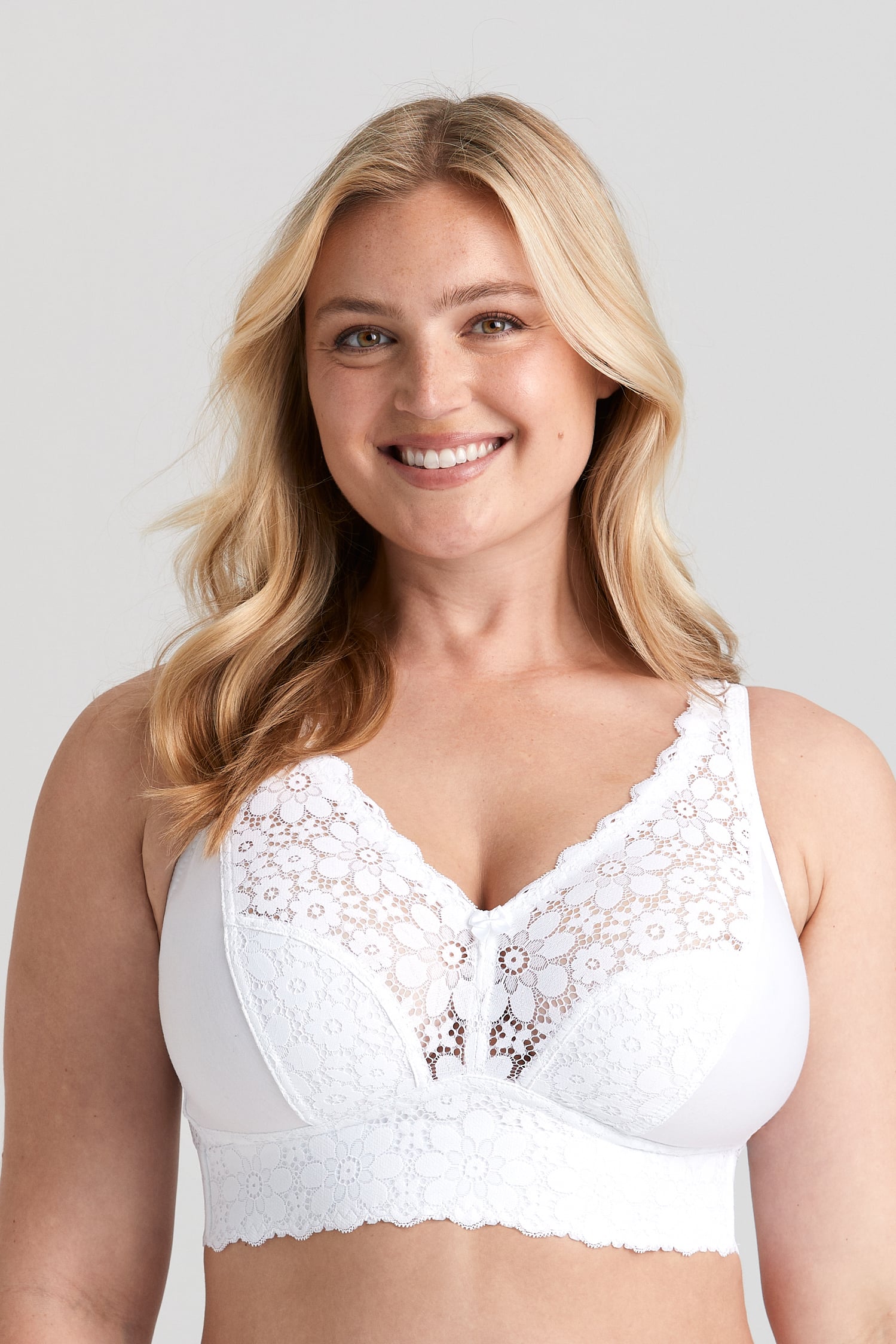Lace Dreams - Comfortable non-wired bra with cups made from cotton
