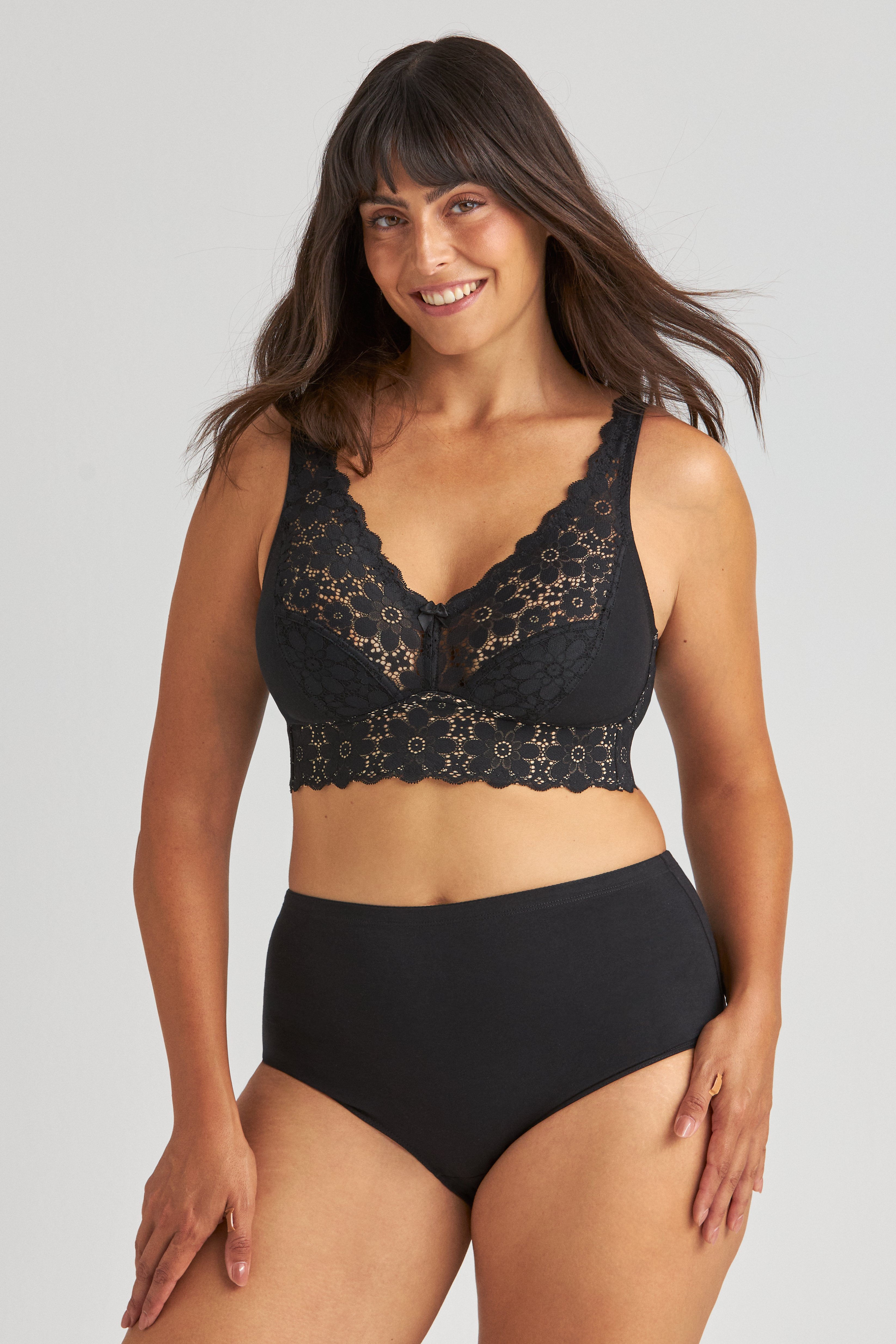 Lace Dreams - Comfortable non-wired bra with cups made from cotton