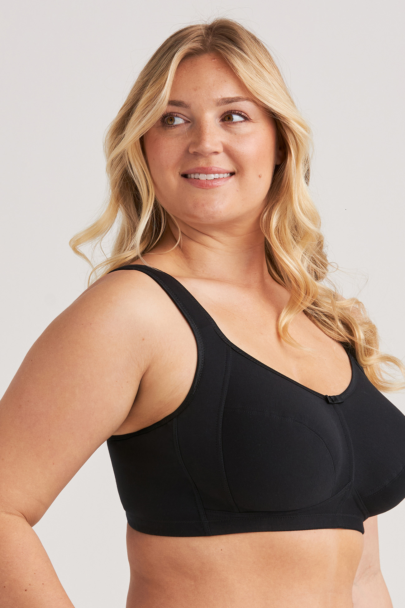 Cotton Divide - Non-wired cotton bra with a smart pocket that